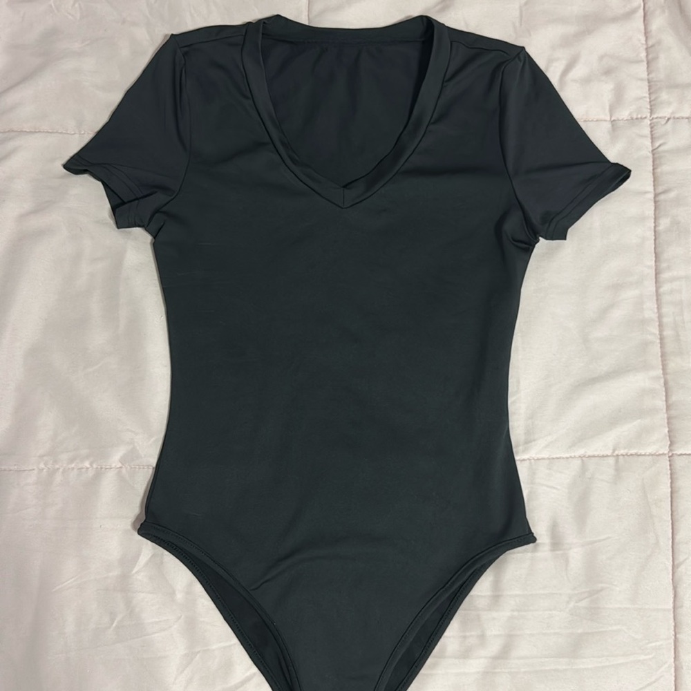 It’s js a black body suit worn it once and thats it